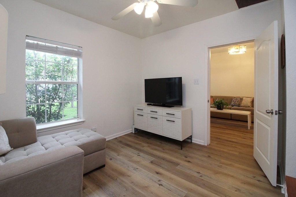 5411 Hudson St - Photo 6