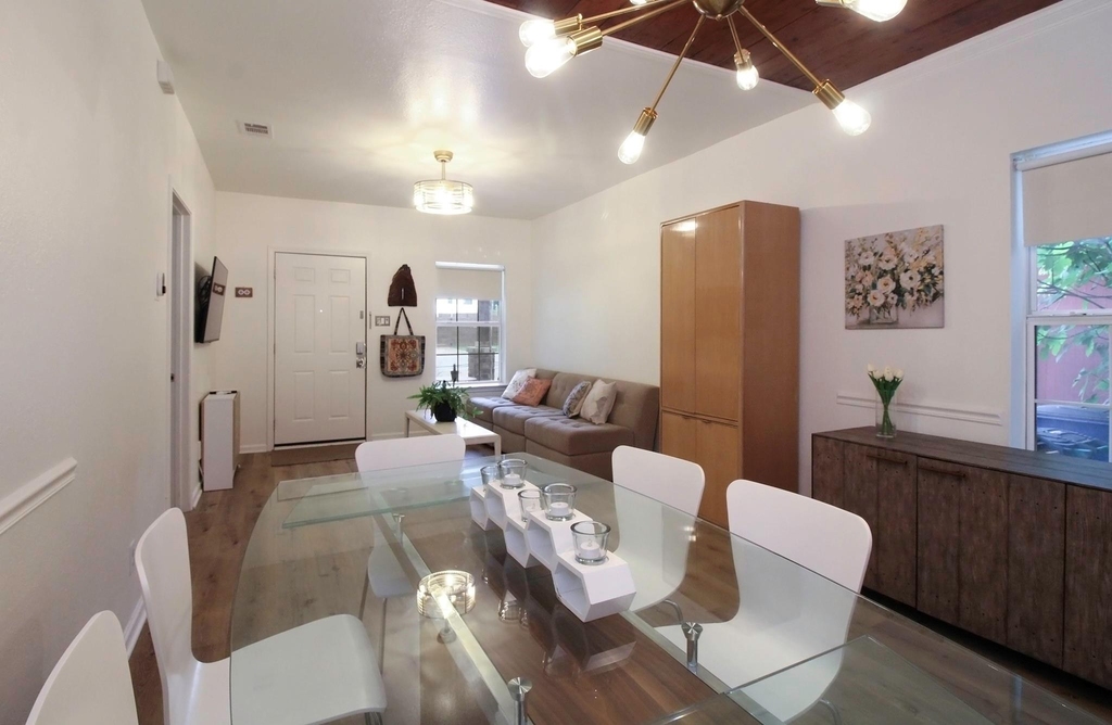 5411 Hudson St - Photo 4