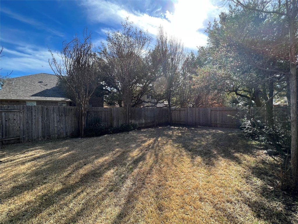 2443 Salorn Way - Photo 4