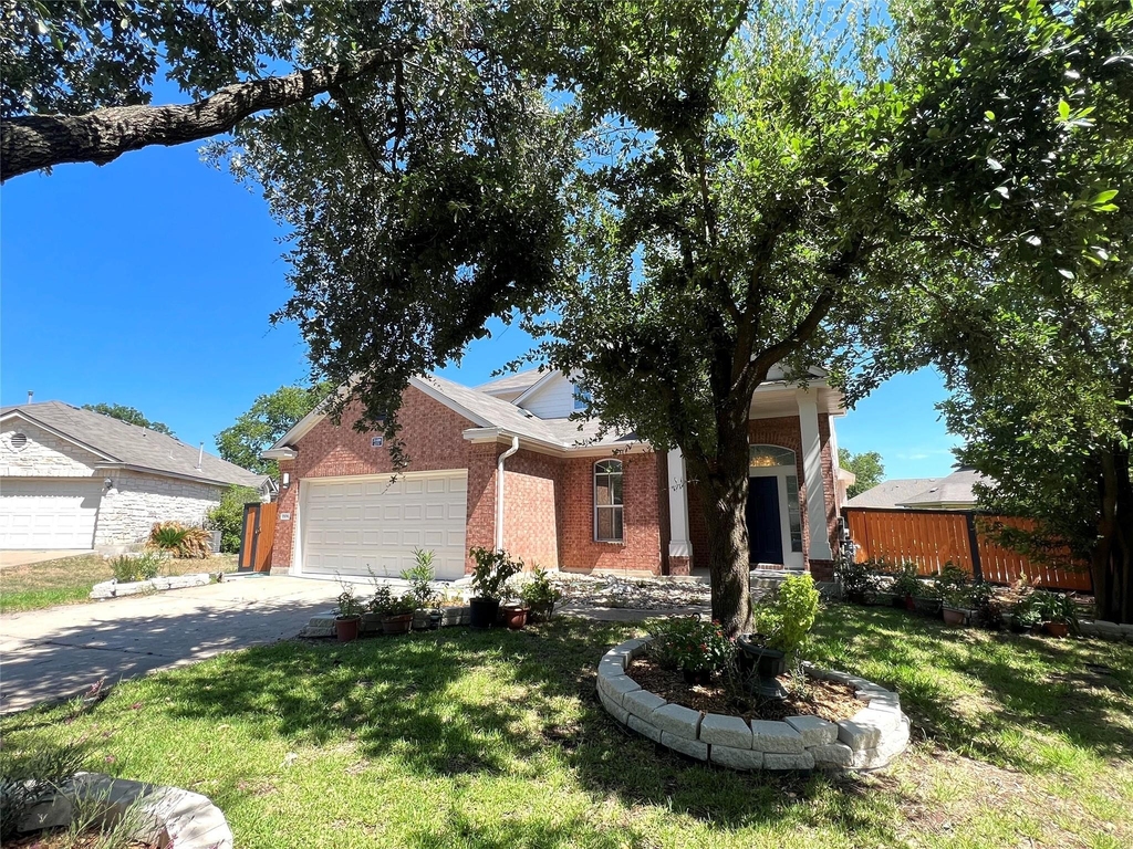 2106 Huxley Ln - Photo 2
