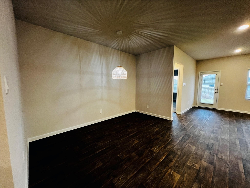 315 Darwin Pl - Photo 3