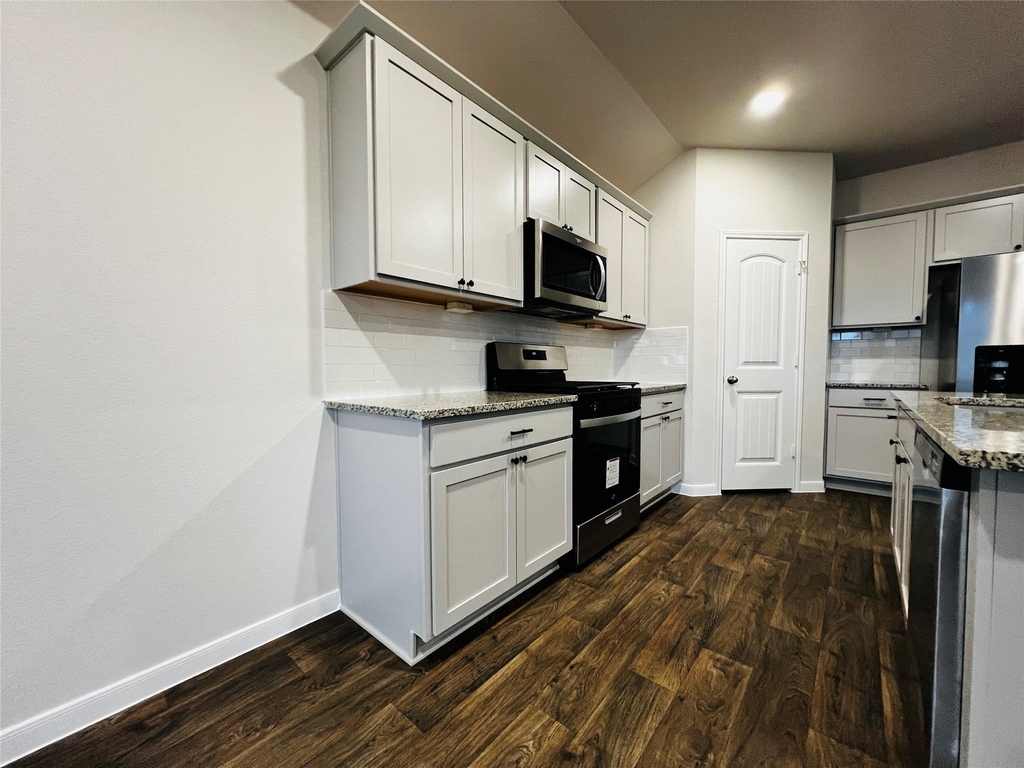 315 Darwin Pl - Photo 2