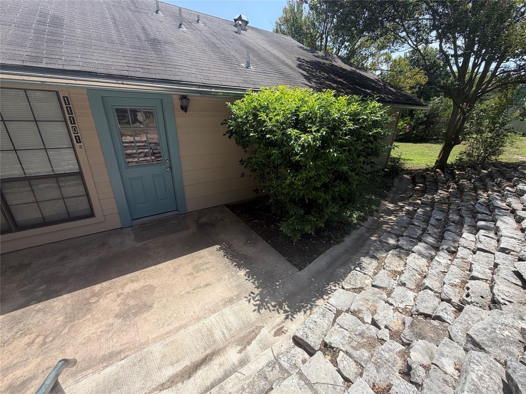 11101 Oak Branch Dr - Photo 0