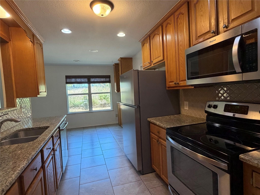 801 Brushy Creek Dr - Photo 2