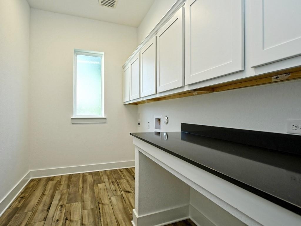 402 Zennia St - Photo 11