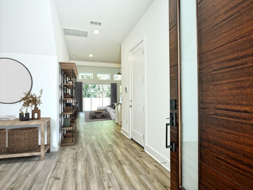 402 Zennia St - Photo 2