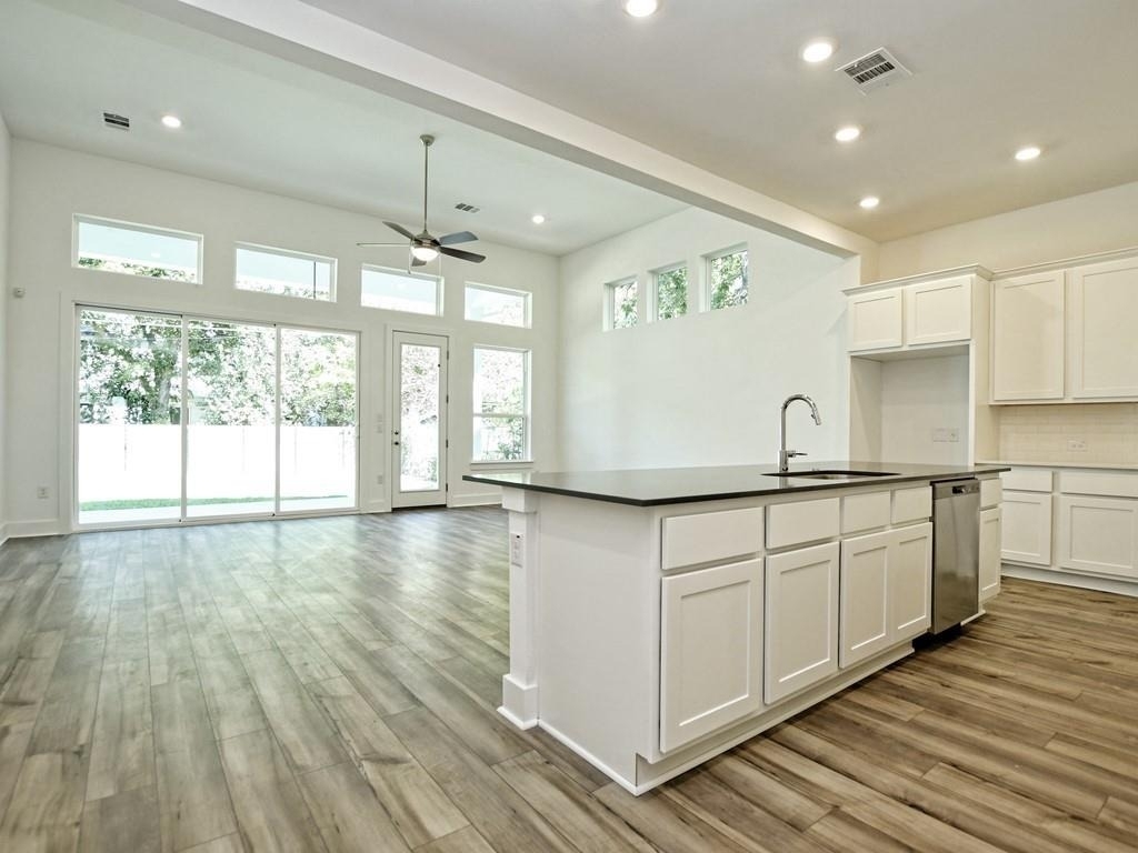 402 Zennia St - Photo 9