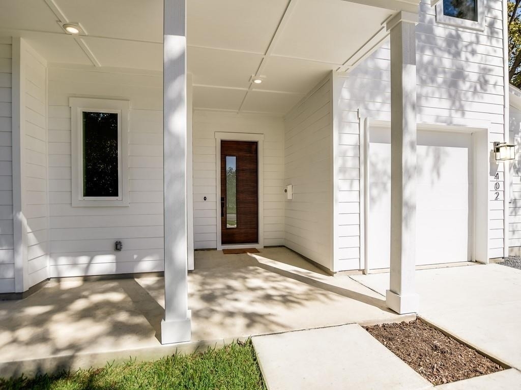402 Zennia St - Photo 1