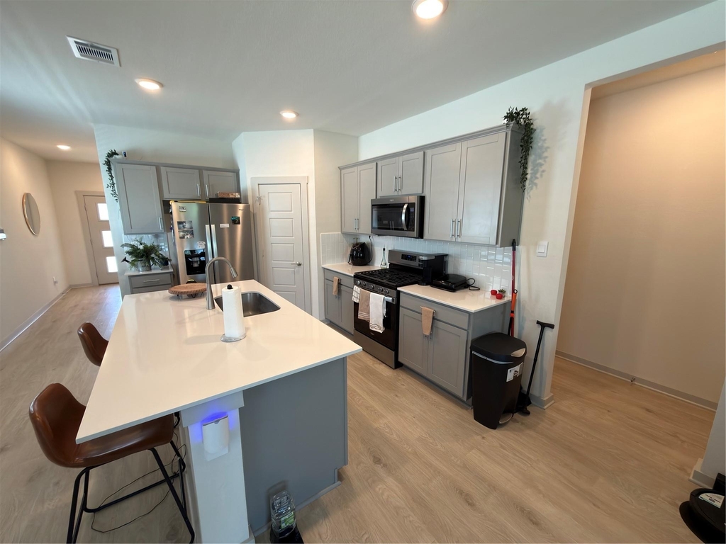 119 Gillingham St - Photo 3