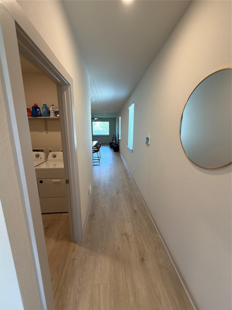 119 Gillingham St - Photo 2
