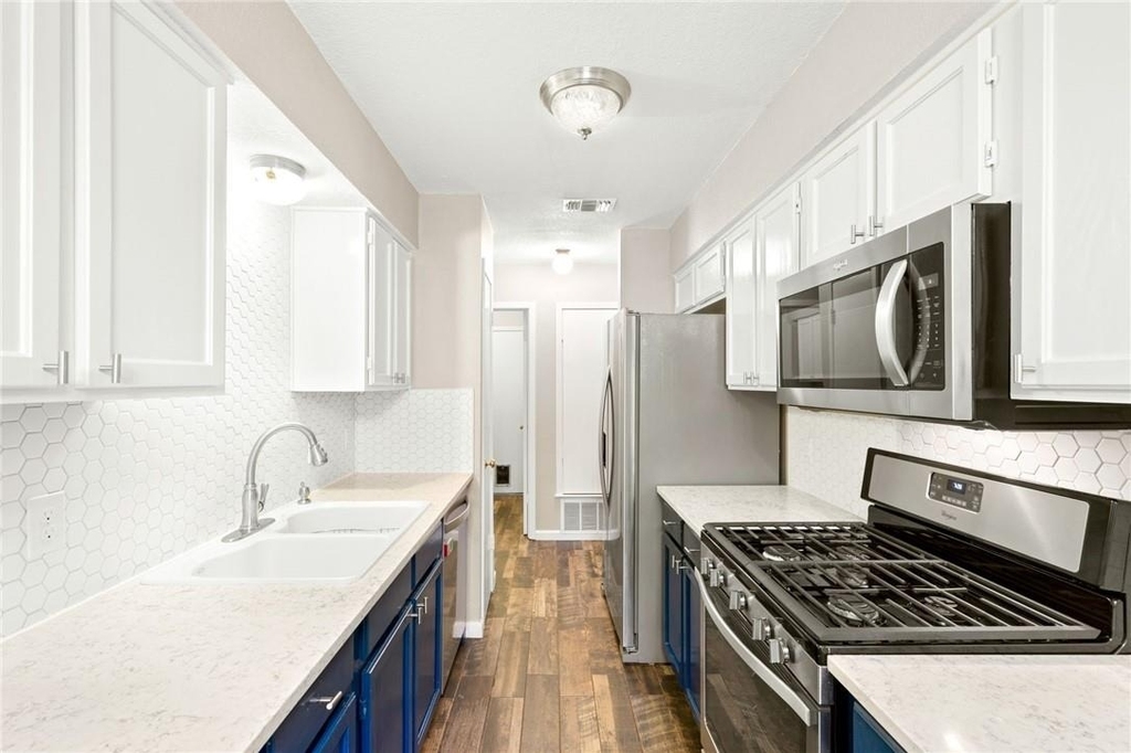 9708 Moorberry St - Photo 9