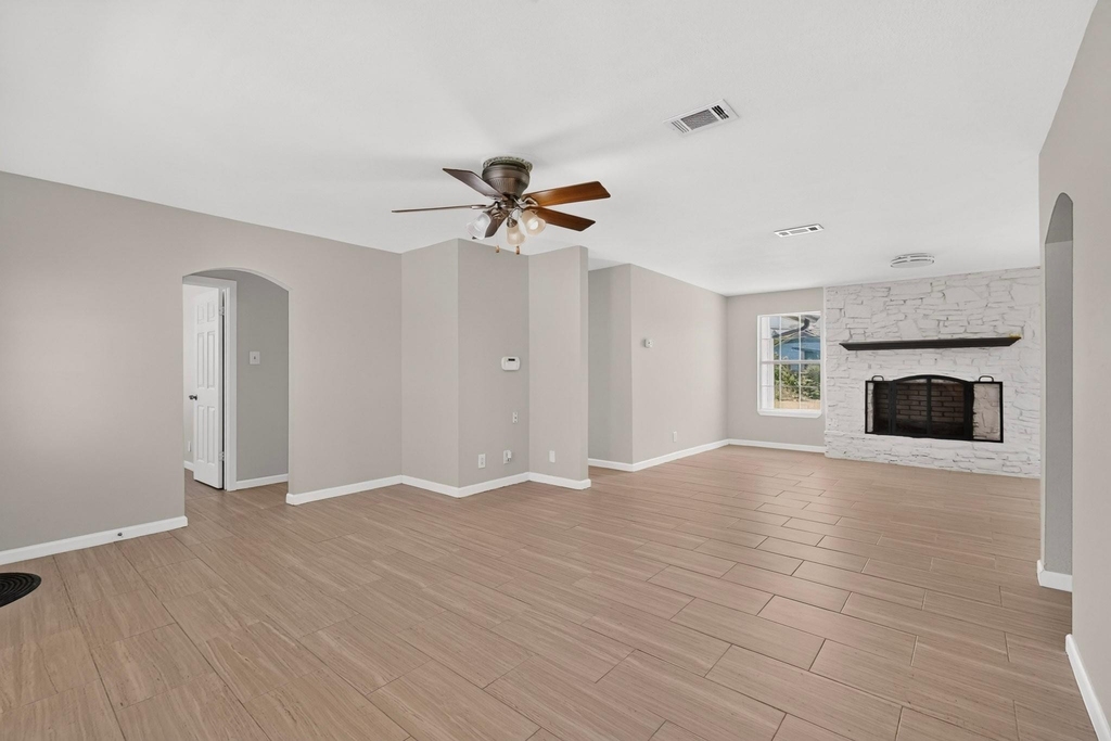 2307 Galway St - Photo 9