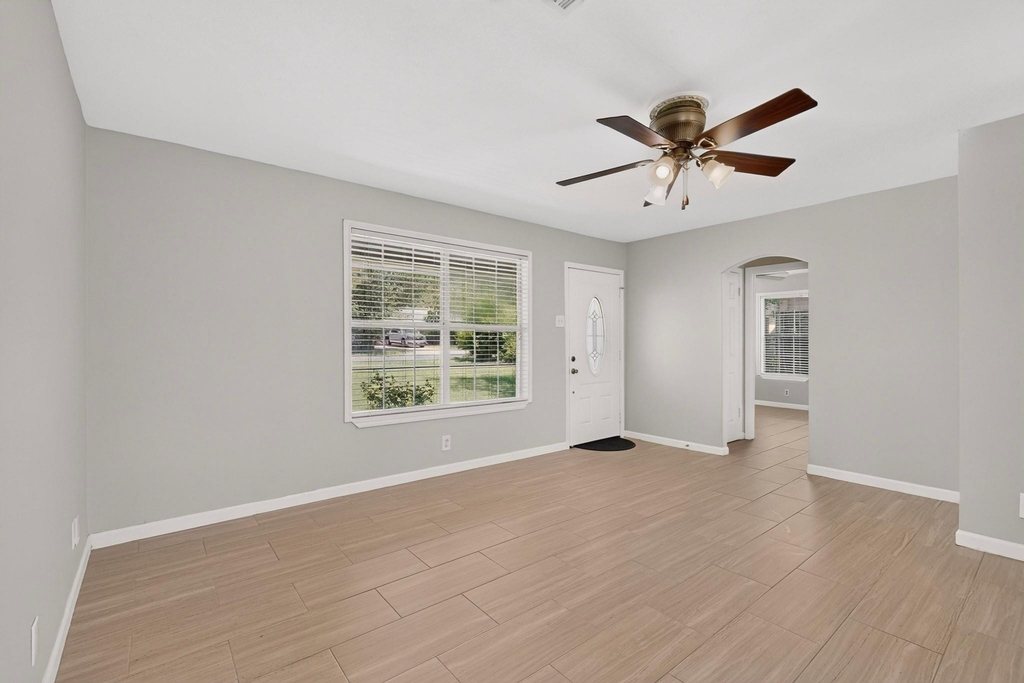 2307 Galway St - Photo 6