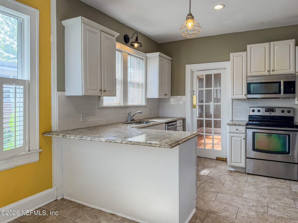 1031 Inwood Terrace - Photo 6