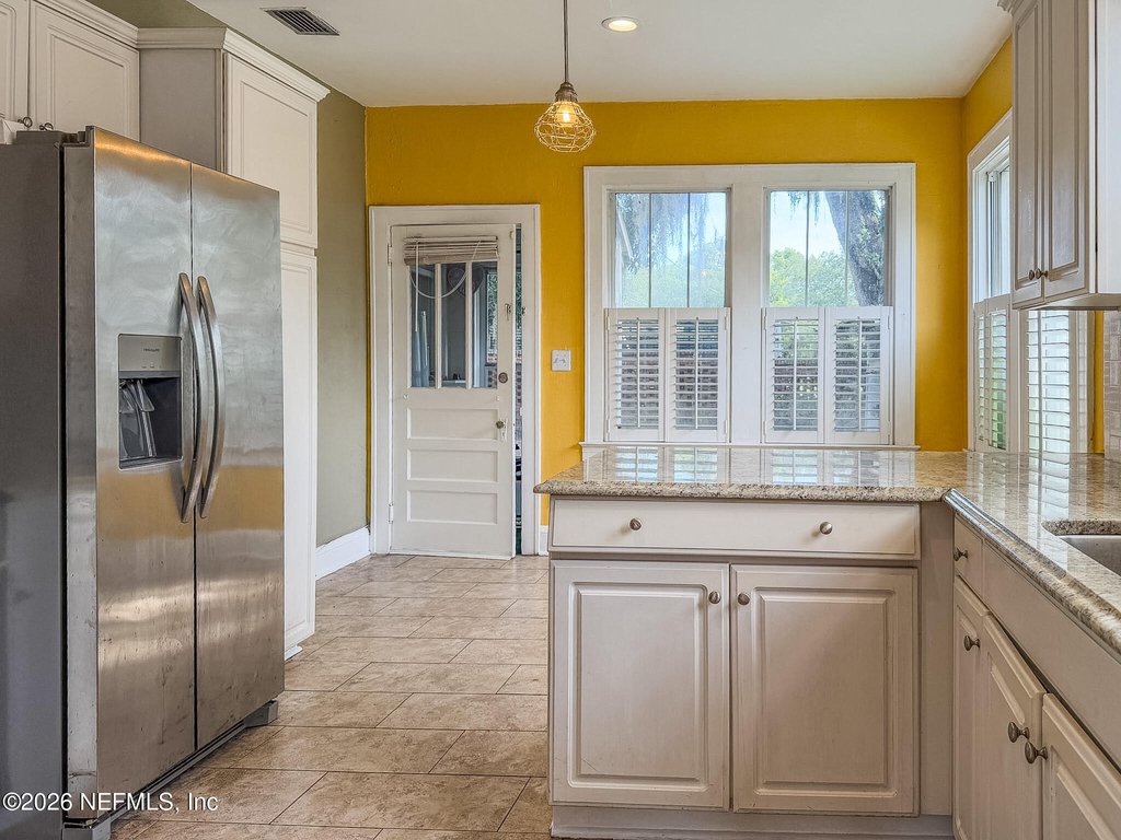 1031 Inwood Terrace - Photo 5