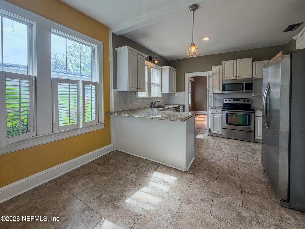 1031 Inwood Terrace - Photo 11
