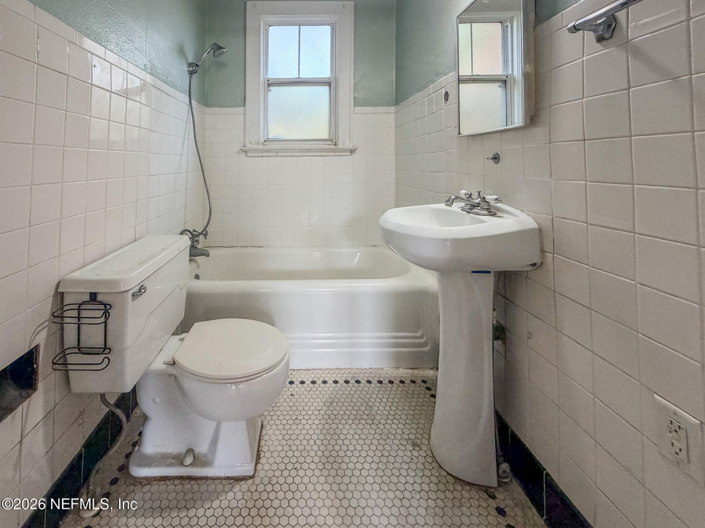 1031 Inwood Terrace - Photo 10