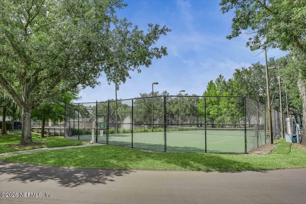 13703 Richmond Park Drive N - Photo 17