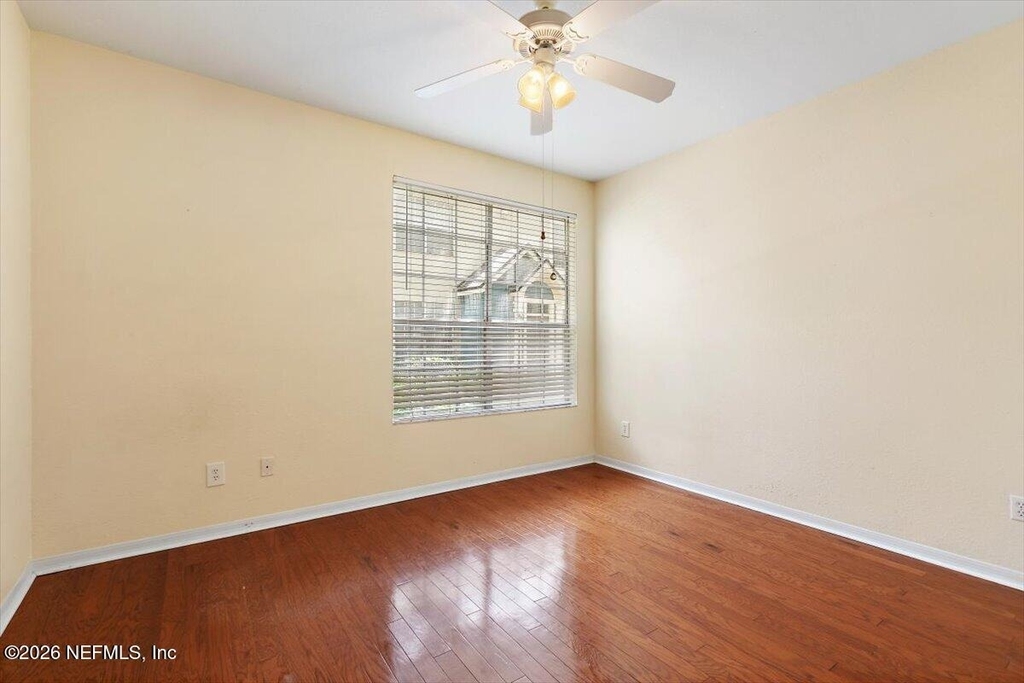 13703 Richmond Park Drive N - Photo 8