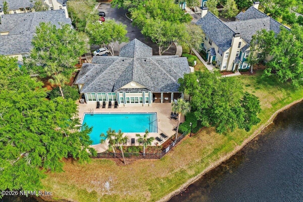 13703 Richmond Park Drive N - Photo 14