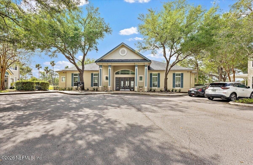 13703 Richmond Park Drive N - Photo 15