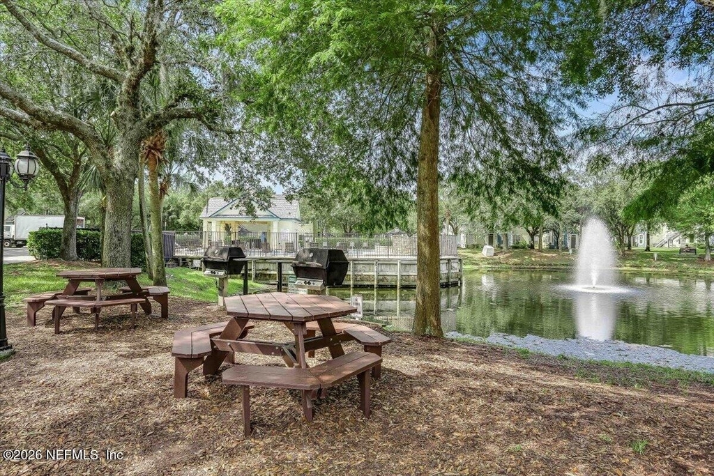 13703 Richmond Park Drive N - Photo 16