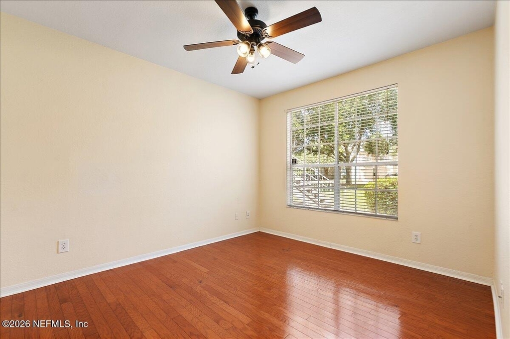 13703 Richmond Park Drive N - Photo 11