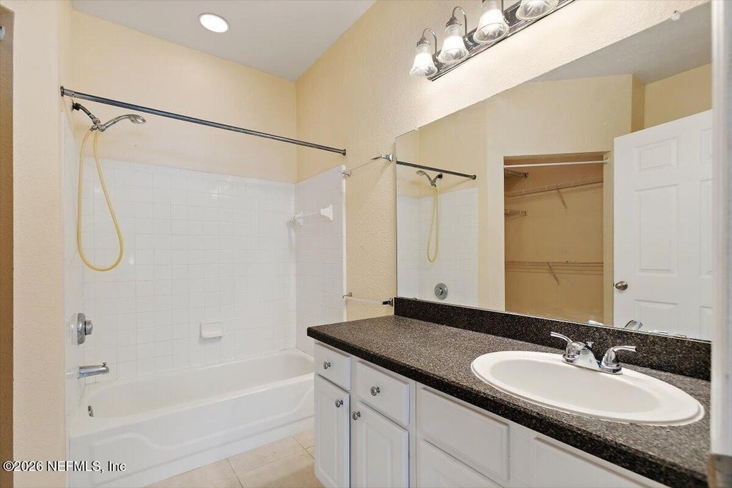 13703 Richmond Park Drive N - Photo 12