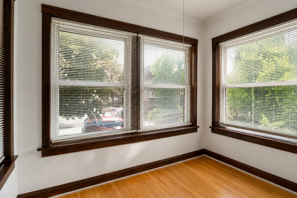 1528 E 74th Place - Photo 3