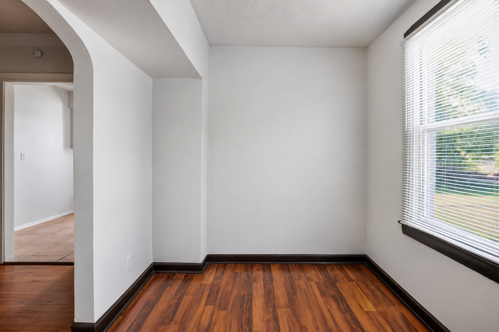 1528 E 74th Place - Photo 11