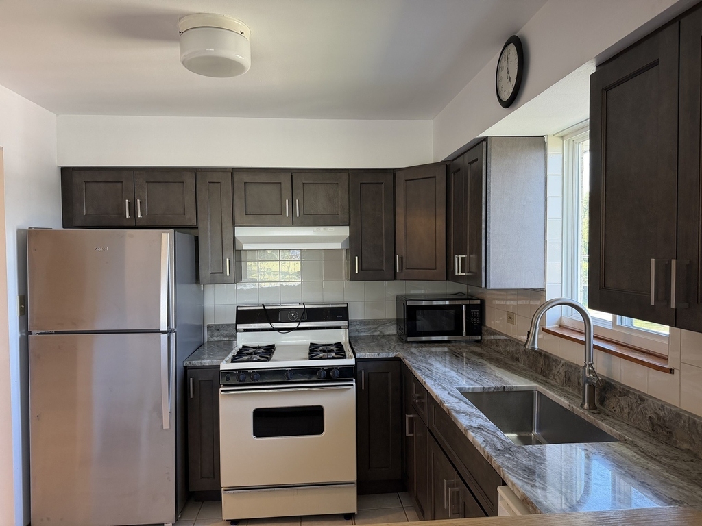 1326 E 159th St 1326 Street - Photo 2