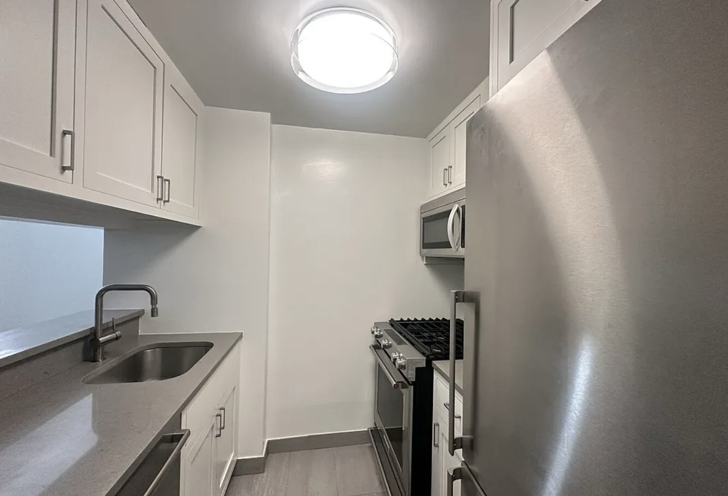101 West 55th Street - Photo 2