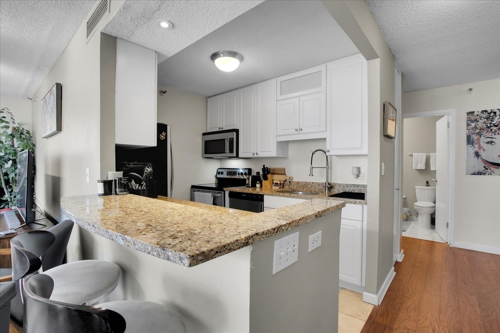 10 E Ontario Street - Photo 5