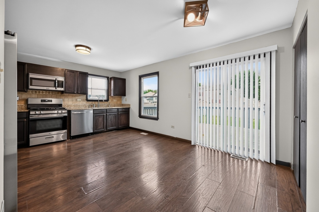 1301 Brookfield Drive - Photo 4