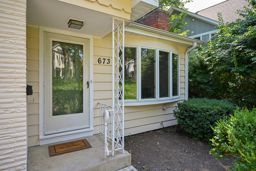 673 N Park Boulevard - Photo 2