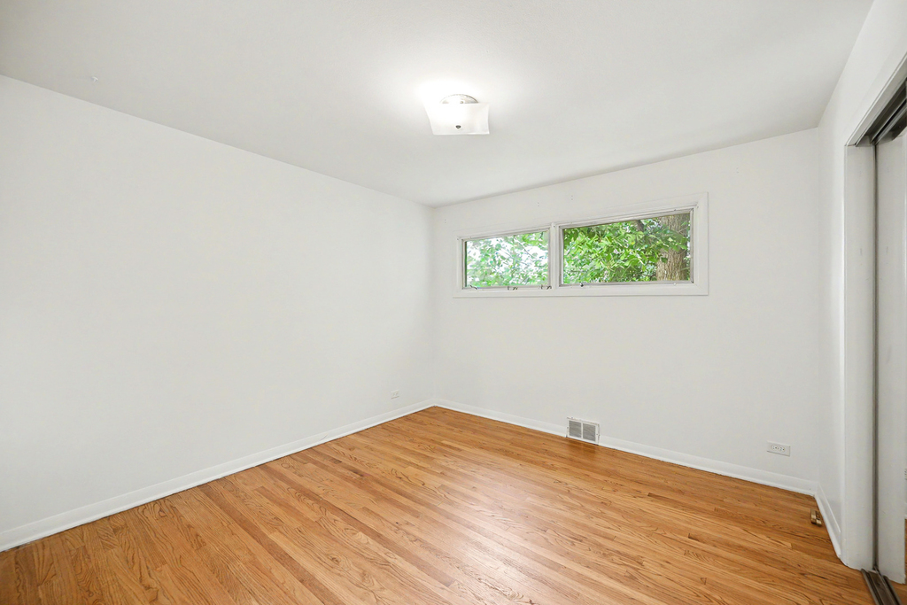 673 N Park Boulevard - Photo 16