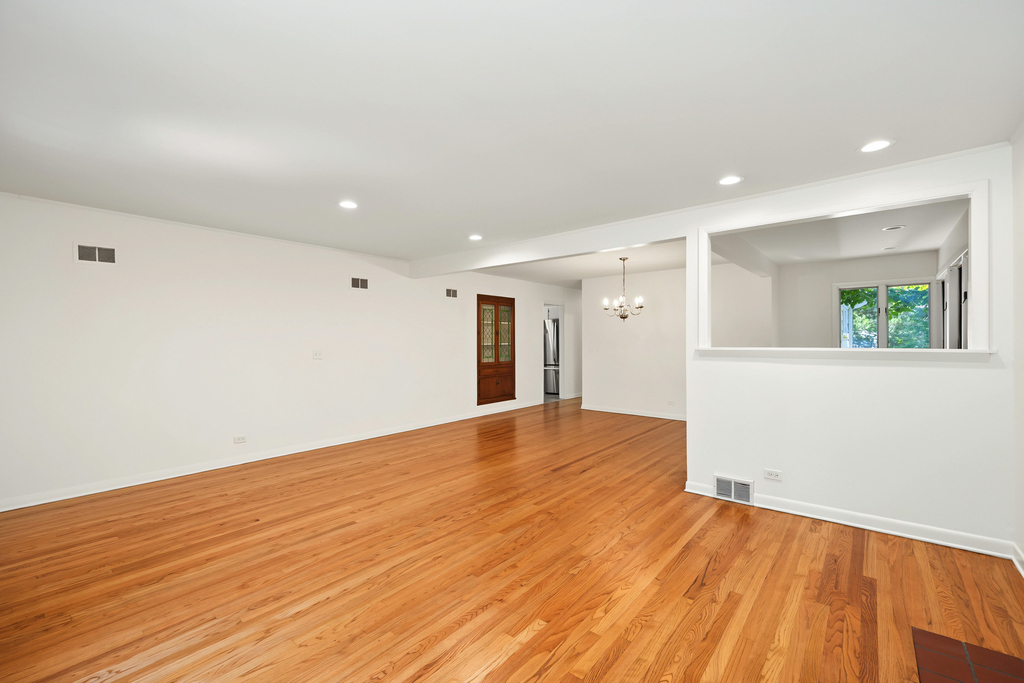 673 N Park Boulevard - Photo 5