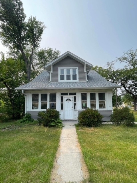 8370 Archer Avenue - Photo 0