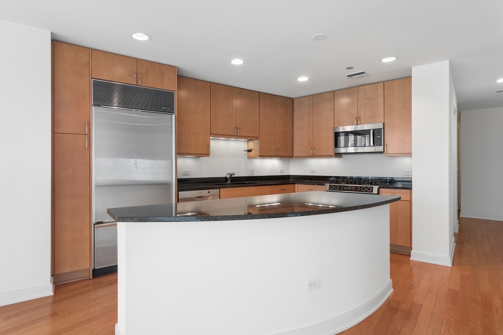 60 E Monroe Street - Photo 2