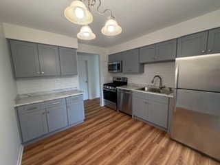 401 S Grove Avenue - Photo 1