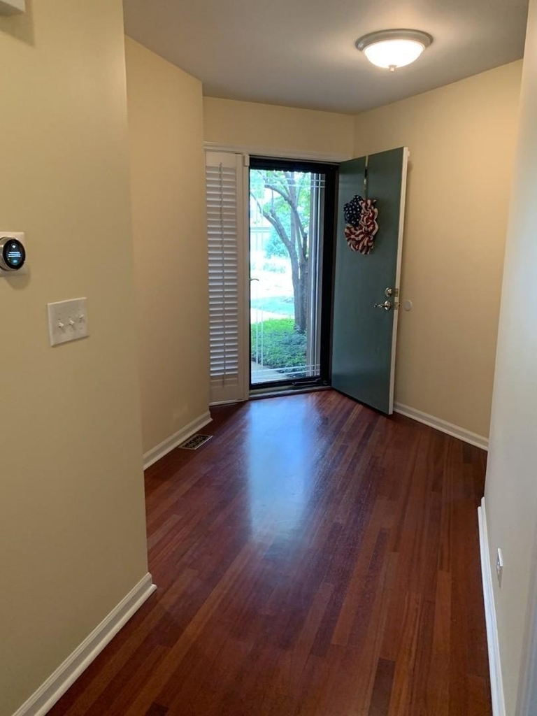 946 Shoreline Road - Photo 1