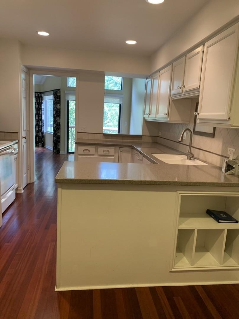 946 Shoreline Road - Photo 5