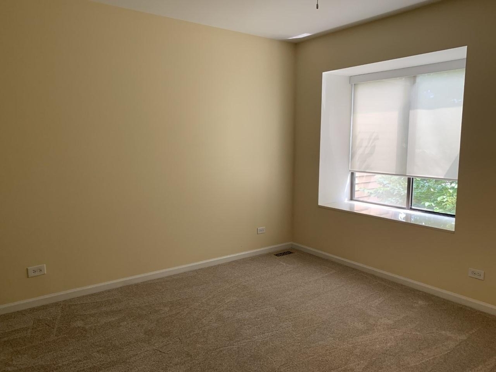 946 Shoreline Road - Photo 9