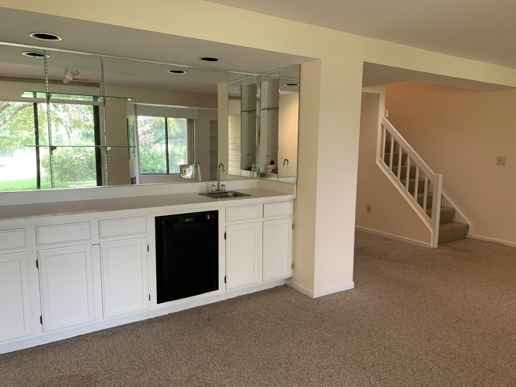 946 Shoreline Road - Photo 12