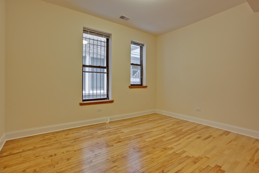 5419 S Hyde Park Boulevard - Photo 1