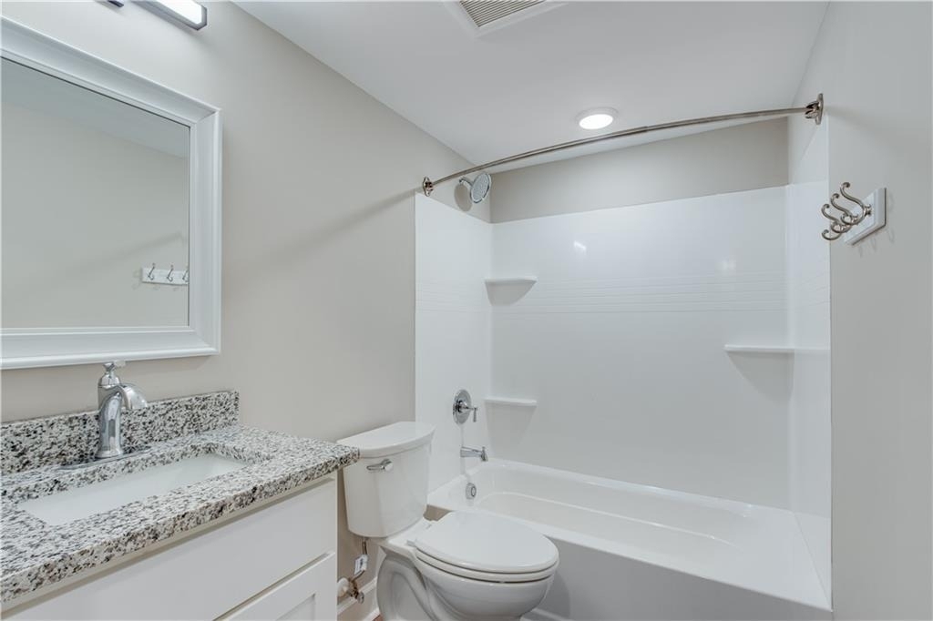 710 Jesse Jewell Parkways Se - Photo 11