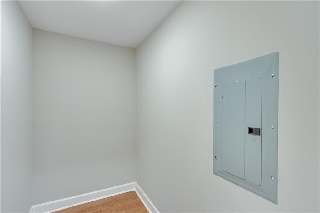 710 Jesse Jewell Parkways Se - Photo 12