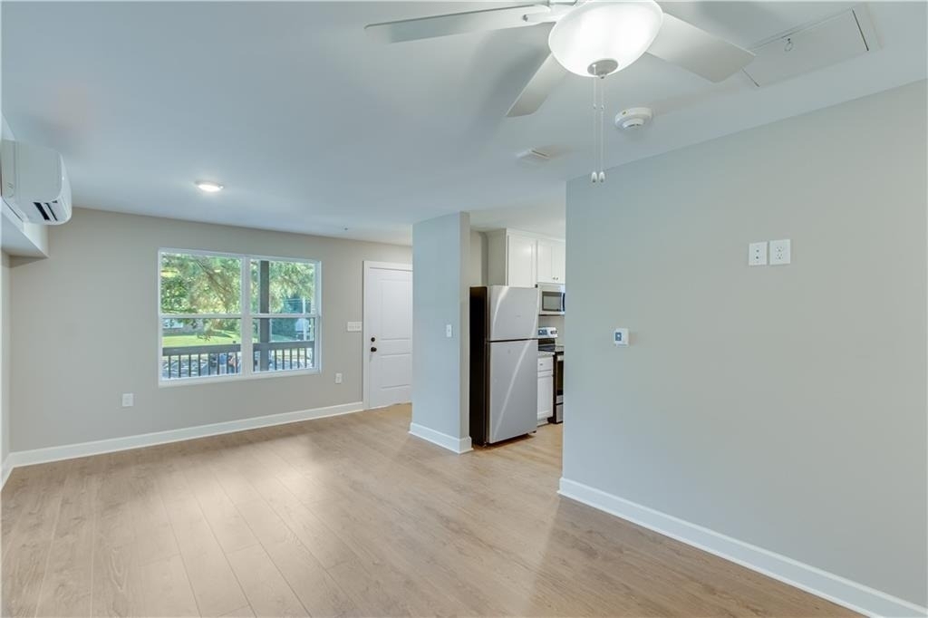 710 Jesse Jewell Parkways Se - Photo 5
