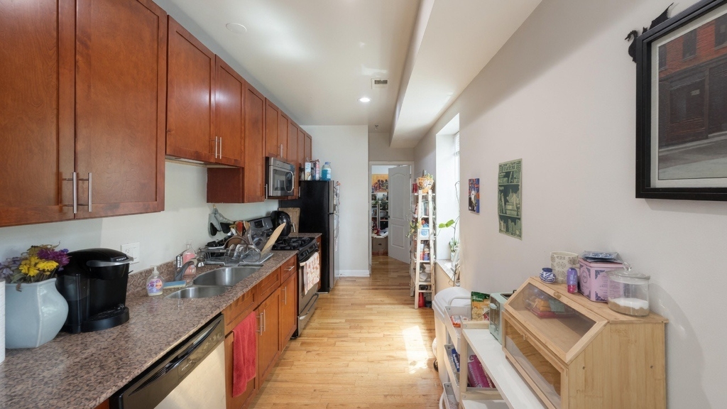 2046 W Touhy Avenue - Photo 2