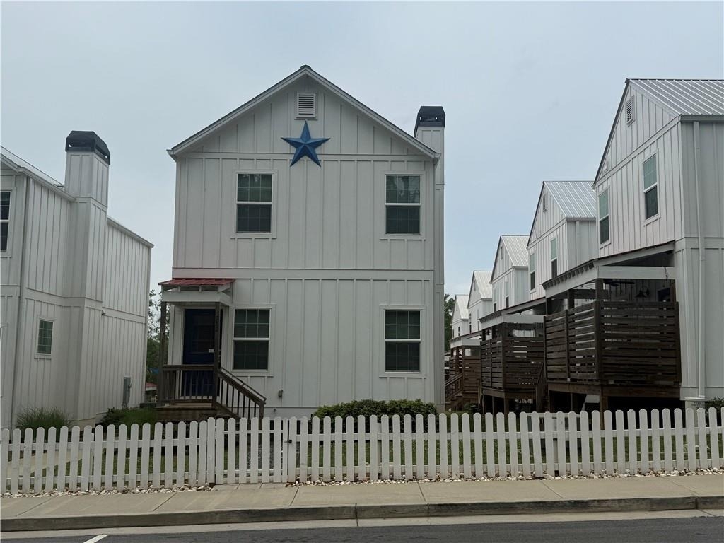 768 Grove Street - Photo 0